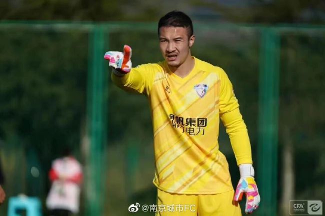 新婚娇妻胯下绿奴伺候