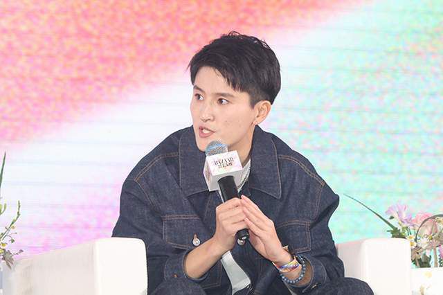 隔壁来了女明星