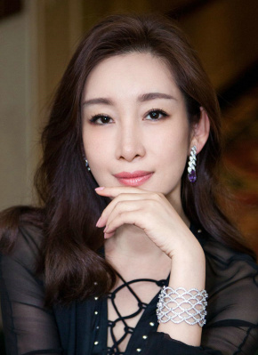 阳光下的男女